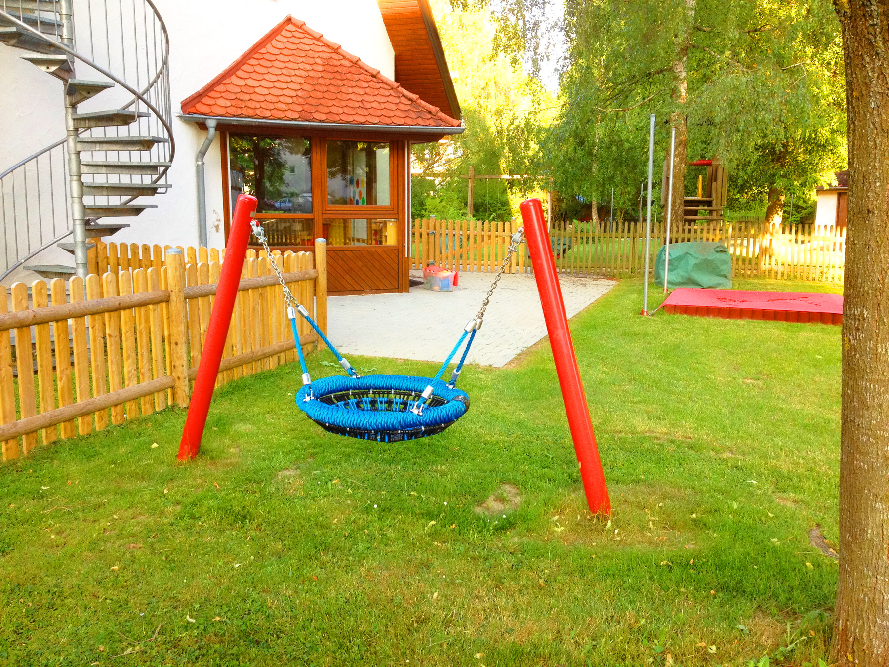 Kleinkinder-Schaukel_BUCK_Freizeitgeraete__1_Slider