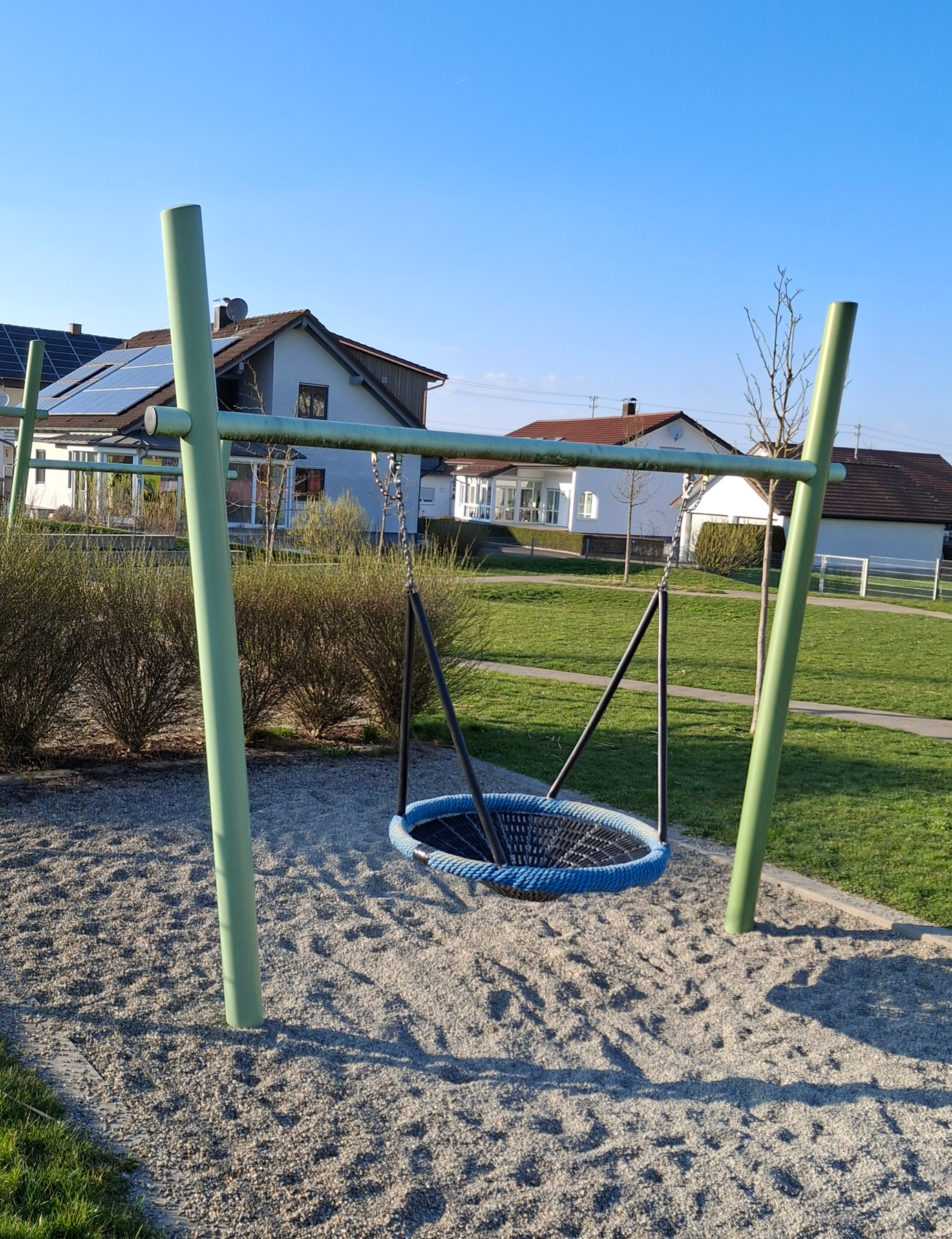 Nestschaukel_BUCK_Freizeitgeraete__1_Slider