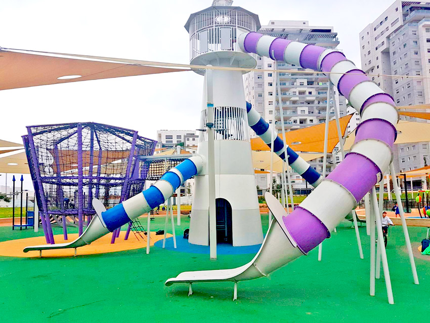 Rutschentuerme_LILATURM_BUCK_Freizeitgeraete_Slider