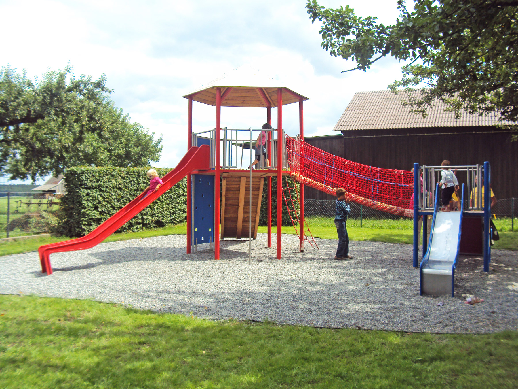 Rutschentuerme_Spiel-TURM_BUCK_Freizeitgeraete_3Slider