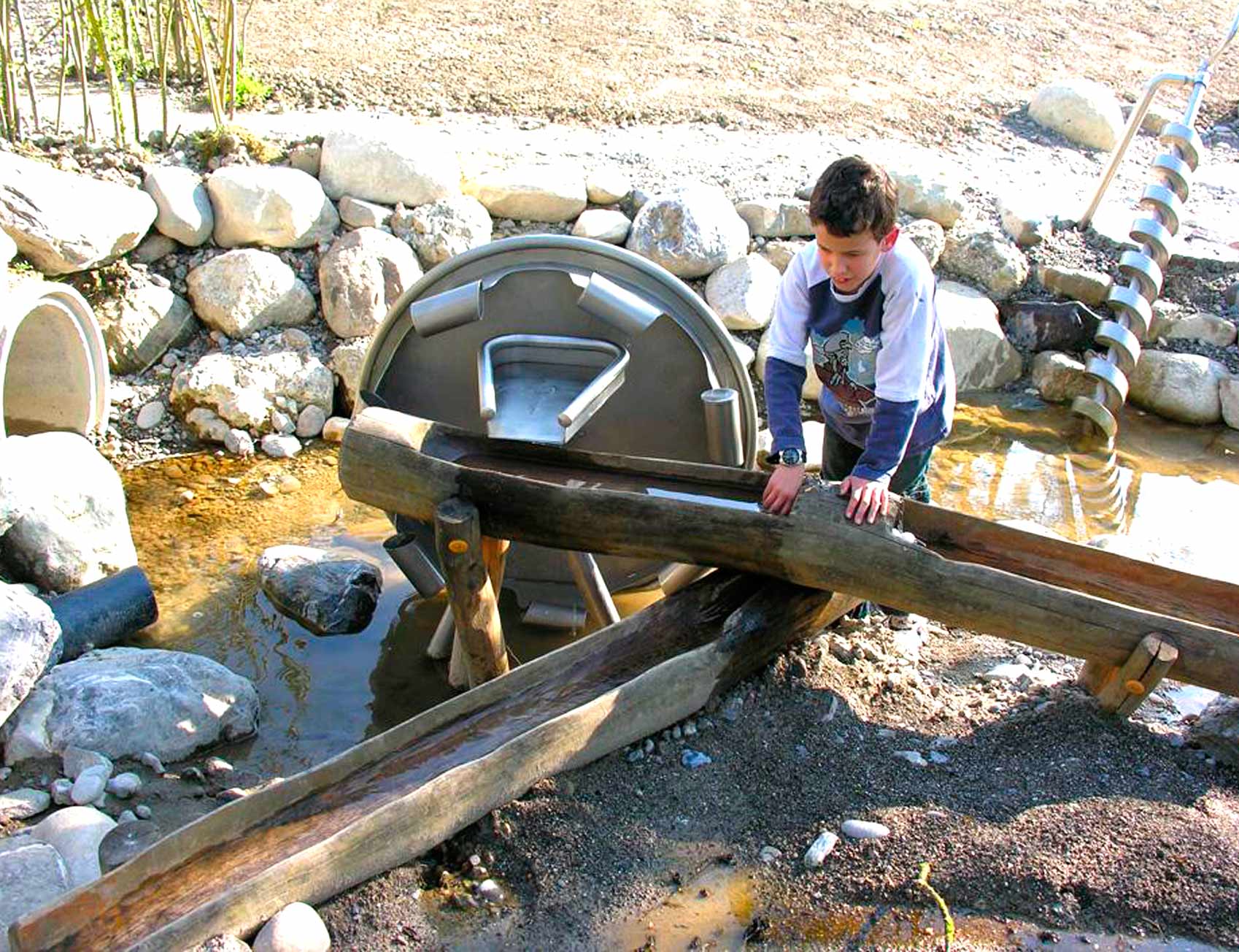 Wasserpume_Wasserrad_Spielplatz__4_BUCK_Freizeitgeraete_slider