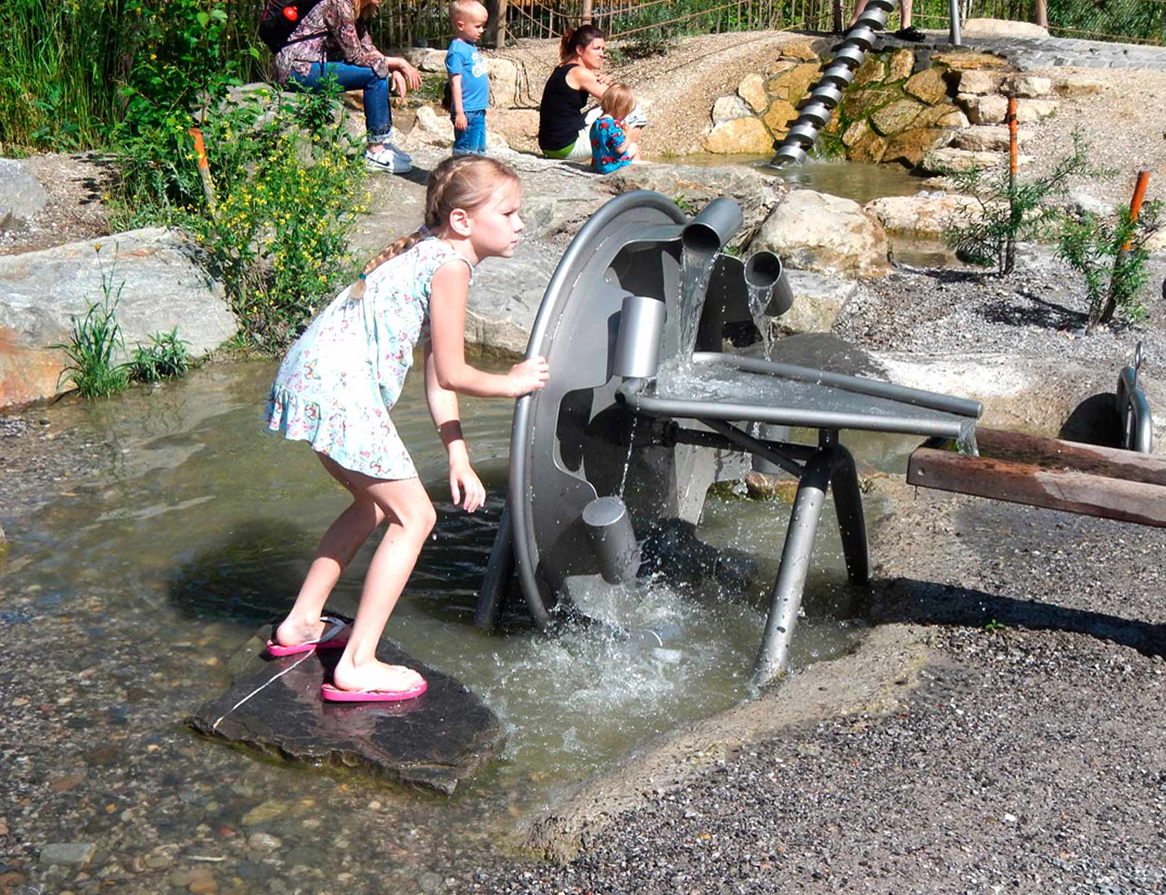 Wasserspiel-Anlage--Kinderspielpaltz__2_BUCK_Freizeitgeraete_slider
