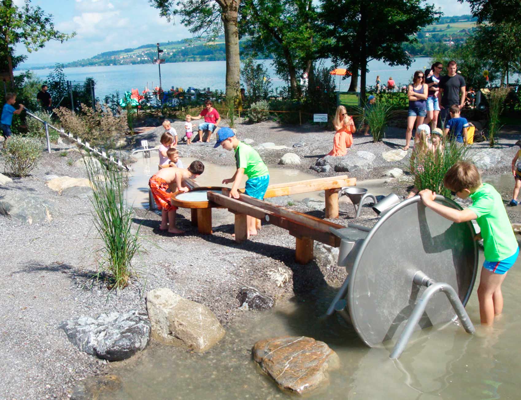 Wasserspiel-Anlage--Kinderspielpaltz__4_BUCK_Freizeitgeraete_slider