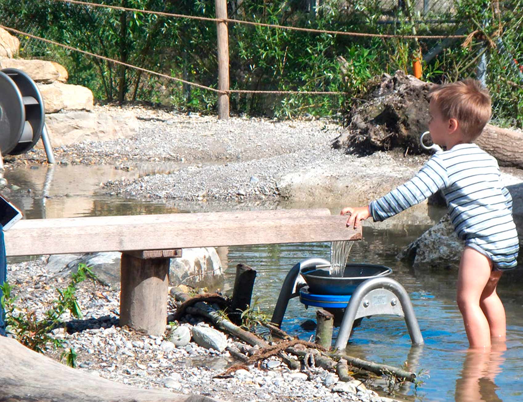 Wassertrichter-fuer-Wasserspiel-Anlage__1_BUCK_Freizeitgeraete_slider